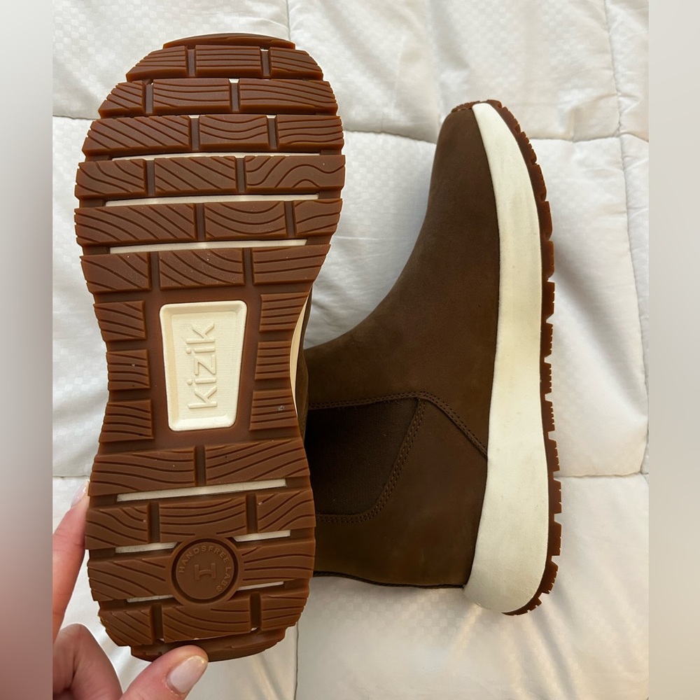 Men’s KIZIK Chelsea Toronto coffee brown slip on boot.  NEVER BEEN WORN!